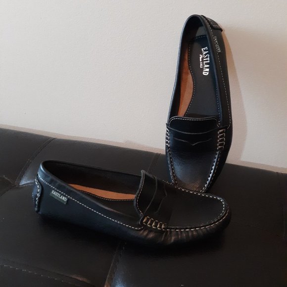 LIKE NEW Eastland Black Leather Loafers EUC - Picture 1 of 7